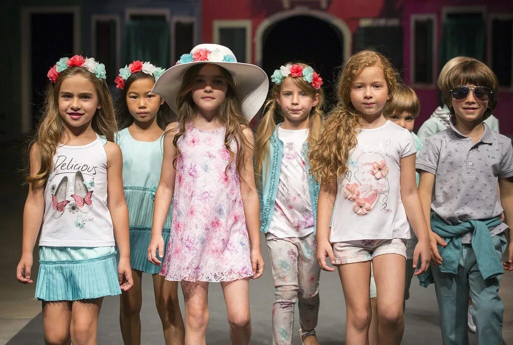 Children мода. Фашен КИД. Скандальная детская мода для девочек. DC Kids en Fimi Fashion week детская неделя моды. DC Kids Fashion Fimi.