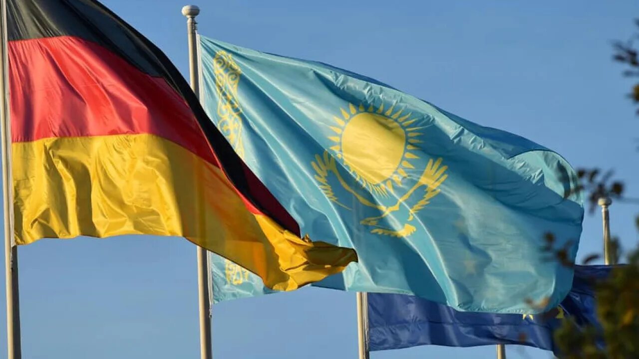 Германия для казахстанцев. Германия Казахстан. Флаг Казахстана и Германии. Немцы в Казахстане. Казахская диаспора в Германии.
