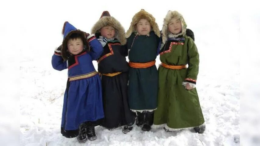 Этнокомплекс степной кочевник бурятия. Буряты зимой. Монгольская зимняя национальная одежда. Бурятская девушка в национальном костюме. Шэнэхэнские буряты.