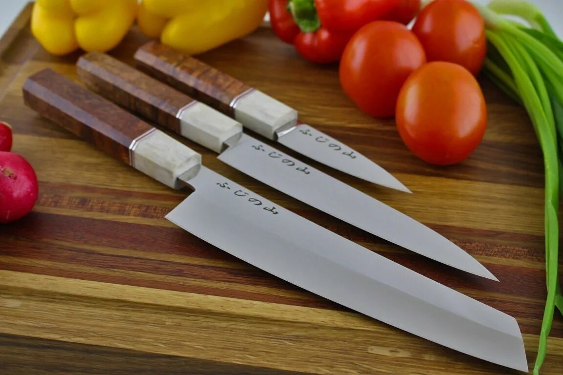 Недорогие кухонные ножи. Набор кухонных ножей Satake swordsmith hg8323. Кухонные ножи карельская береза. Набор японских кухонных ножей. Набор кухонных ножей Япония.