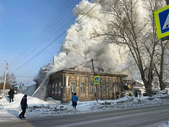 Погода димитровград ульяновская на 14 дней. Магазин тройка Димитровград. Пожар Димитровград. Пожар в Димитровграде сейчас. Сгорел магазин.