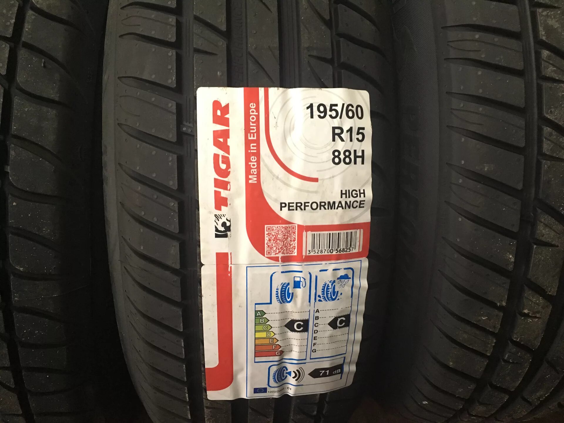 Tgf-3300 tigar. 225 40 zr18 елочка. 235/40r18 tigar субару. Сербская резина tigar. Tigar шины производитель.