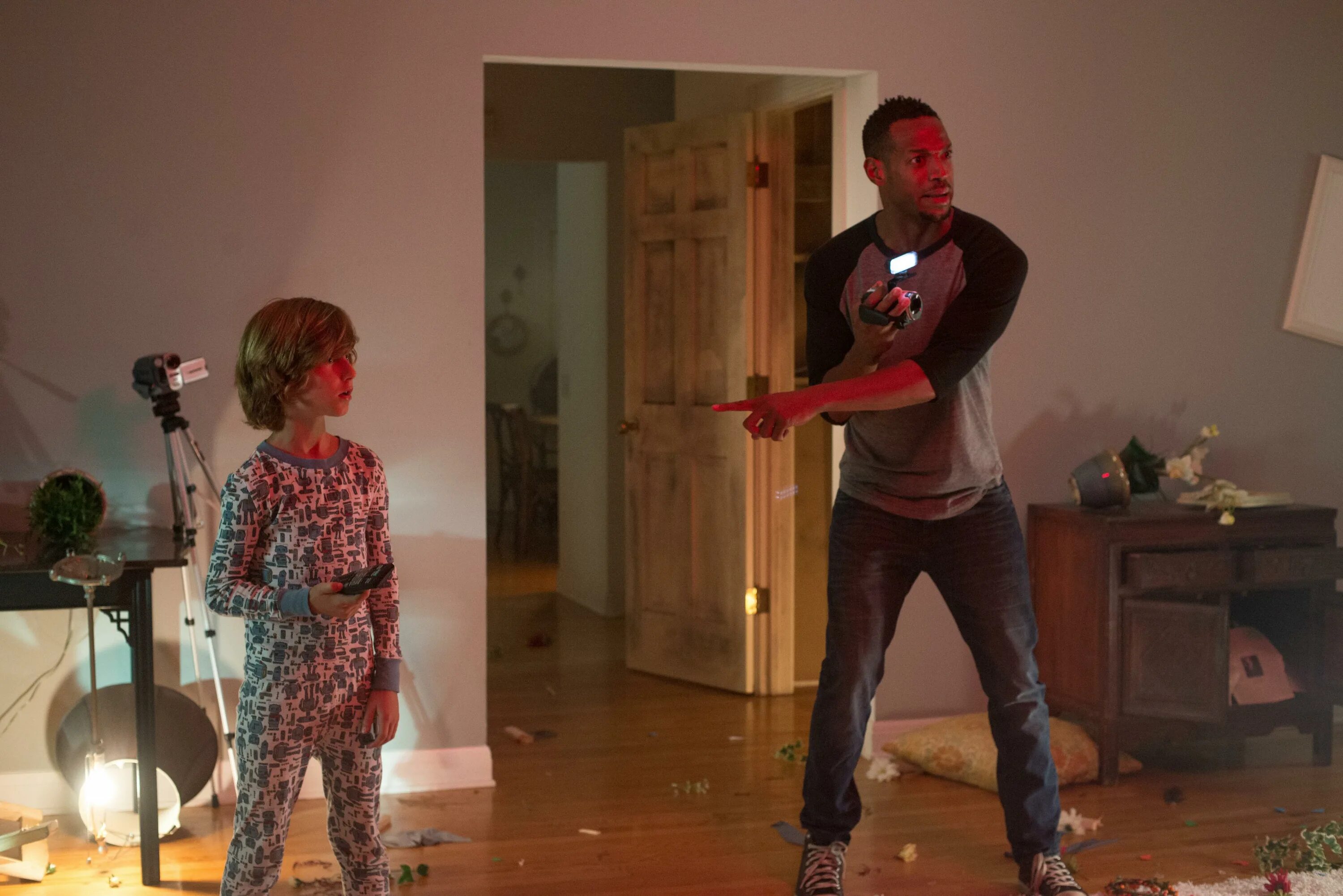 Марлон уэйанс дом с паранормальными явлениями 2. Джейми прессли дом с паранормальными явлениями 2. Марлон уэйанс дом с паранормальными явлениями. Джейми прессли дом с паранормальными явлениями 2. Дом с паранормальными явлениями 2.