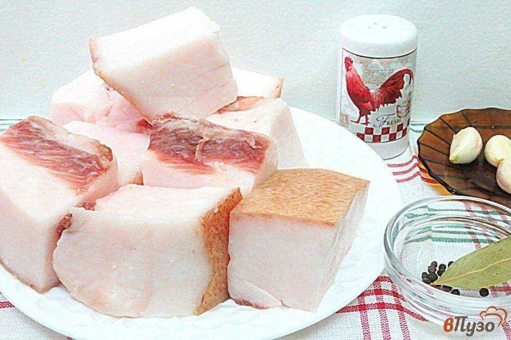 Как посолить вкусно чтобы было мягкое сало. Сало соленое шпик. сало соленое в рассоле с чесноком. сало в рассоле самый вкусный. сало с прослойкой.