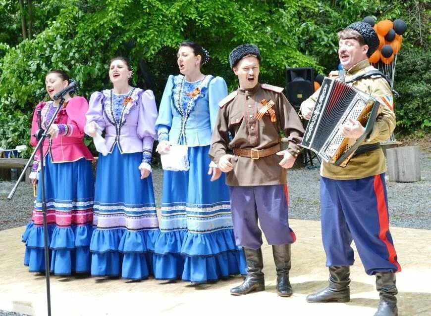 Народы ростова на дону. Дон батюшка. Ансамбль донских Казаков города Ростова. Дон батюшка Ростов. Ансамбль Дон Ростов на Дону Ляшев.