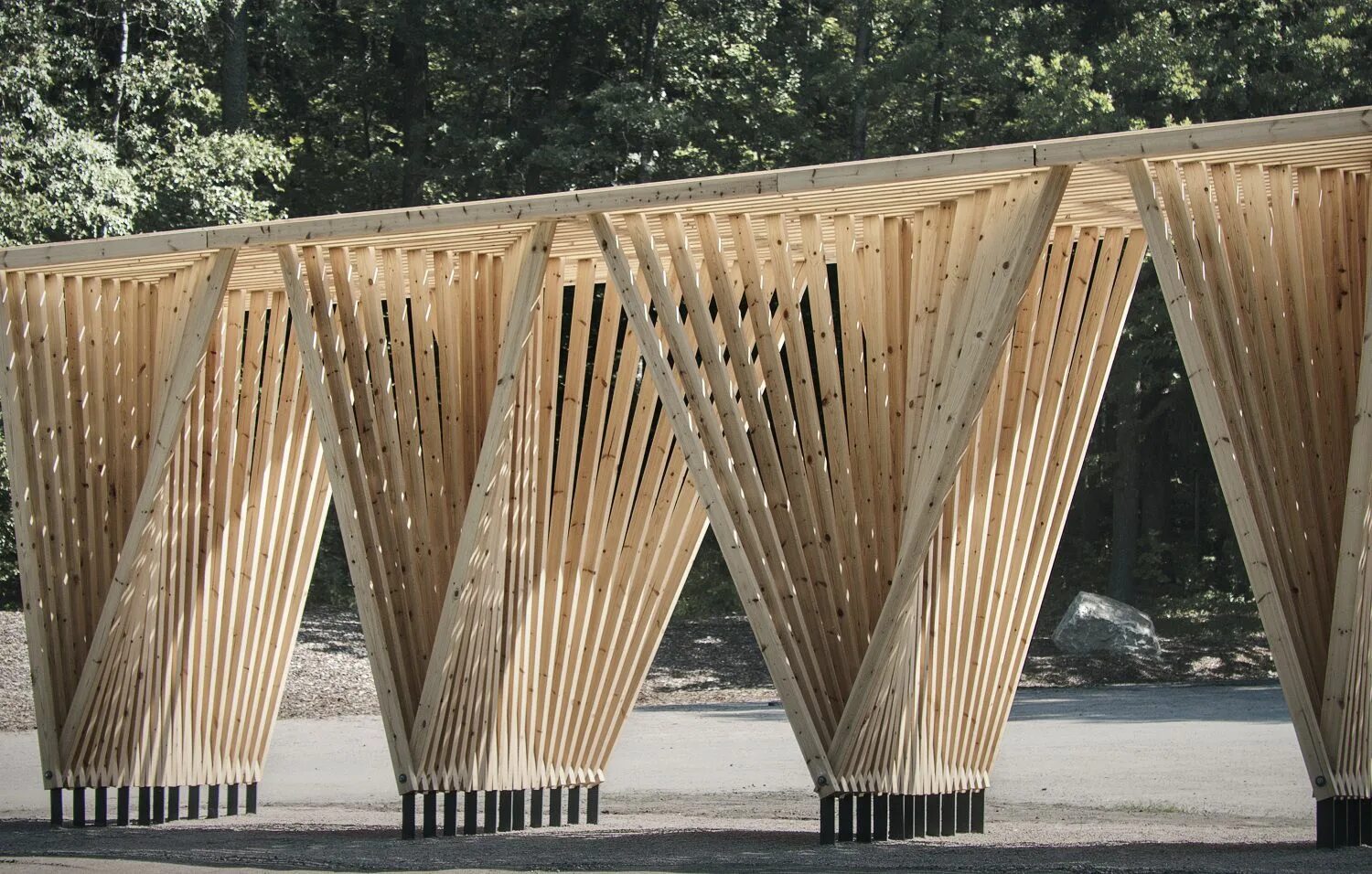 Архитектура павильон кафе норвегия. Современные деревянные павильоны. Павильоны с деревянными рейками. Архитектура гипар деревянные. Круглый деревянный павильон.