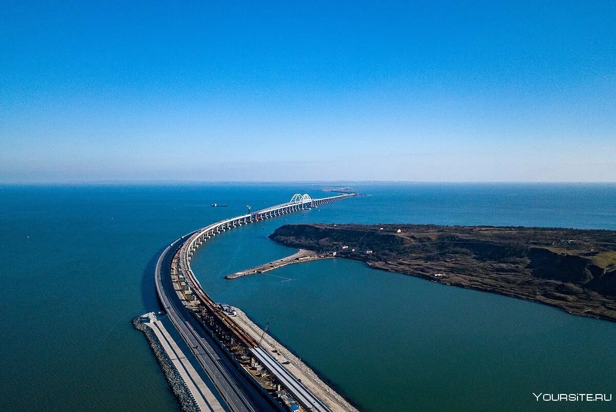 Керченский пролив военные. Крымский мост остров Тузла. Мост через Керченский пролив. Керченский пролив. Мост Керченский пролив.