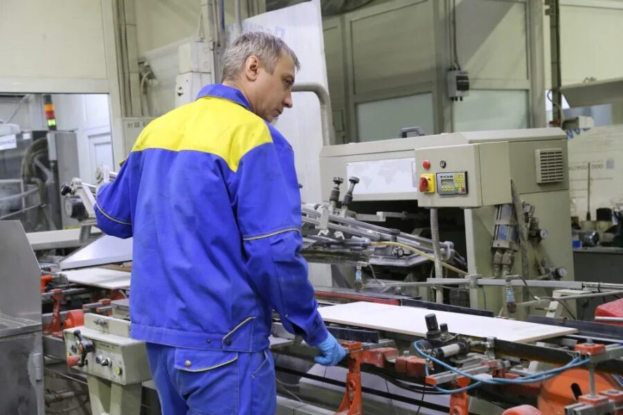Промышленность и бизнес свирск. Работа на производстве кировский. Работа на производстве кировский. Рязанский мясокомбинат. Кировский завод лепсе.