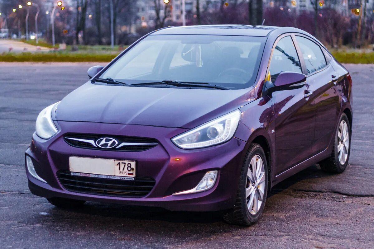 Автомобили марки солярис. Hyundai Solaris 2013 фиолетовый. Хендай Солярис 1.6. Hyundai Solaris 2014 фиолетовый. Хендай Солярис 2011 фиолетовый.