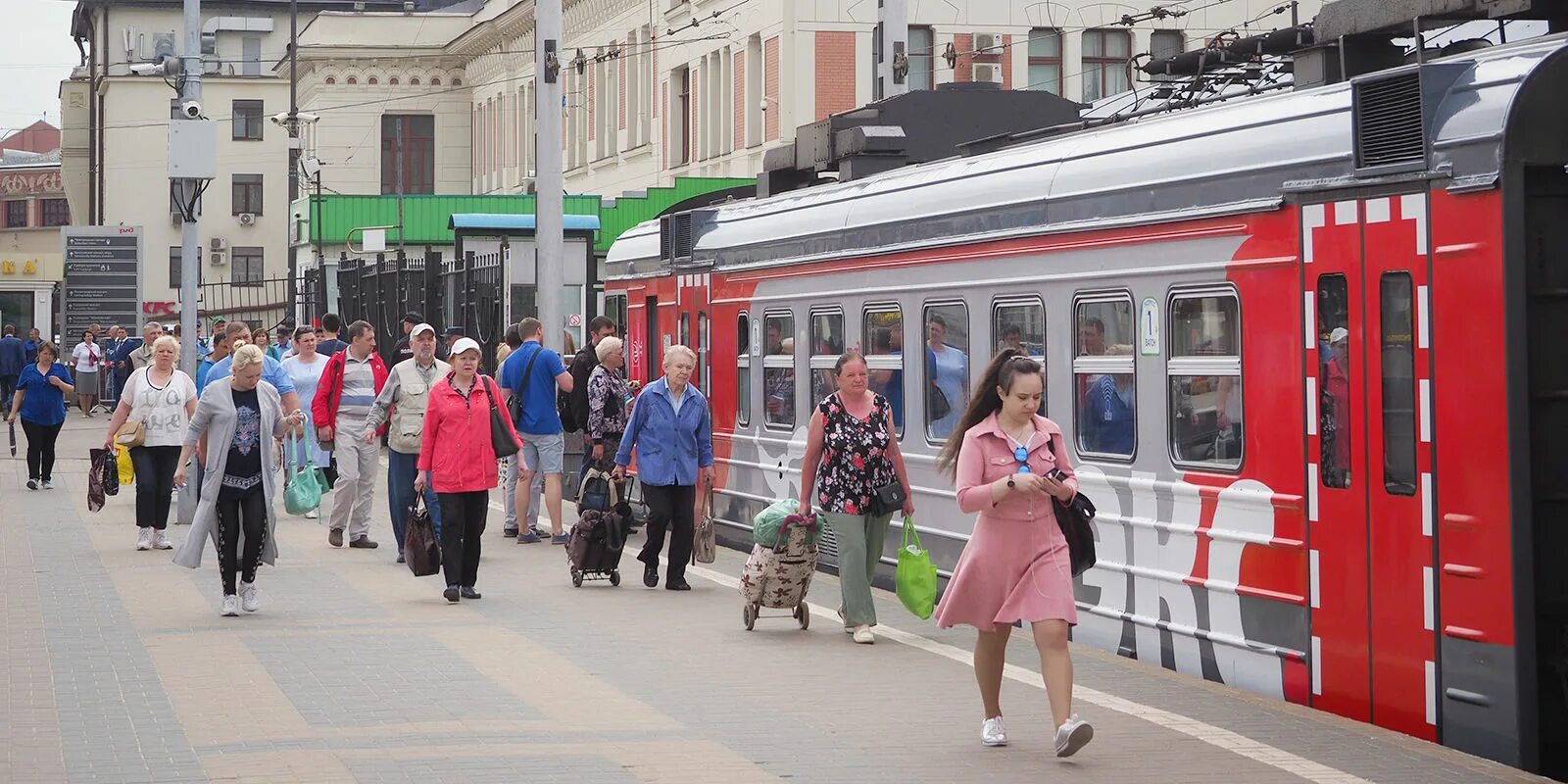 Движение поезда 21. Пенсионеры в электричке. Пенсионеры в Москве. Остановка Покровская электричка. Тверская ППК.