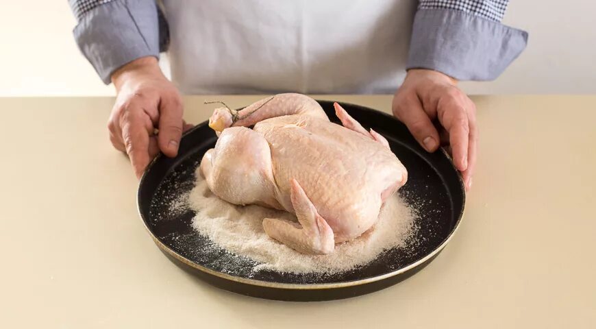 Сколько размораживать курицу. Как приготовить курицу размороженную. Как быстро разморозить курицу. Как разморозить курицу в духовке.