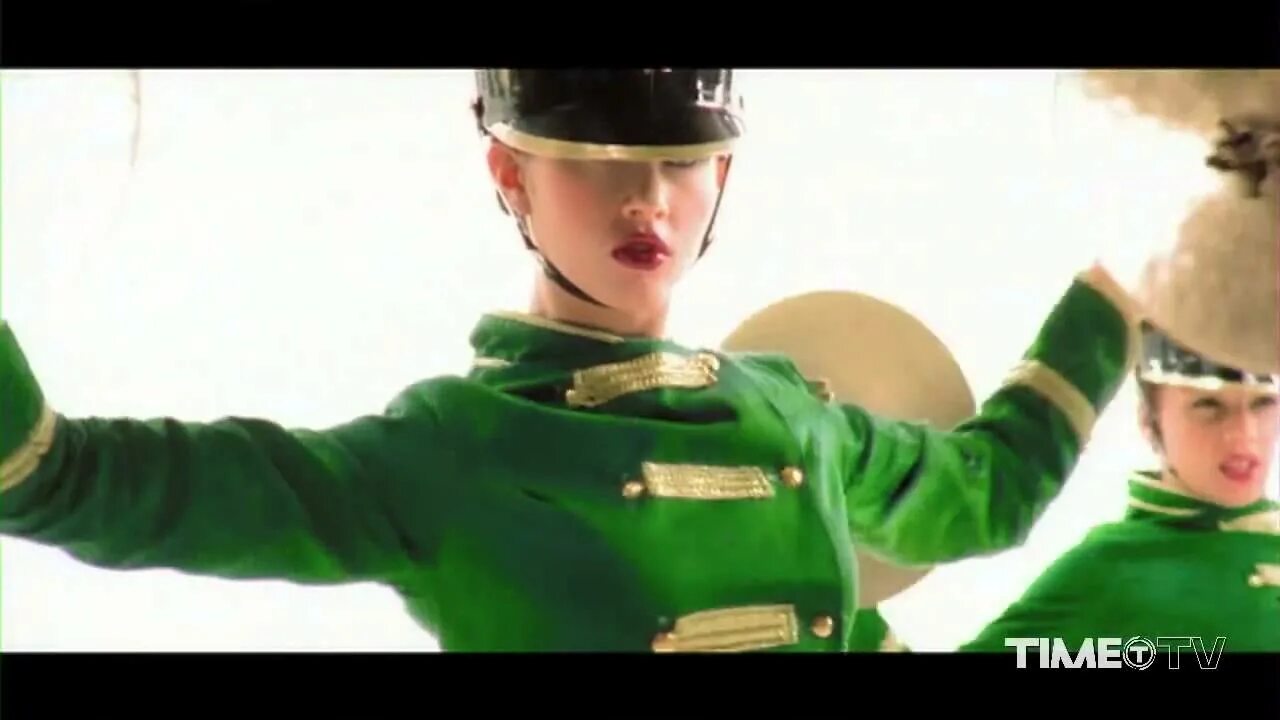Alex gaudino destination calabria radio edit. Дестинейшн алекс гаудино. alex gaudino destination calabria. alex gaudino ft. crystal waters - destination calabria. алекс саксофон гаудино.