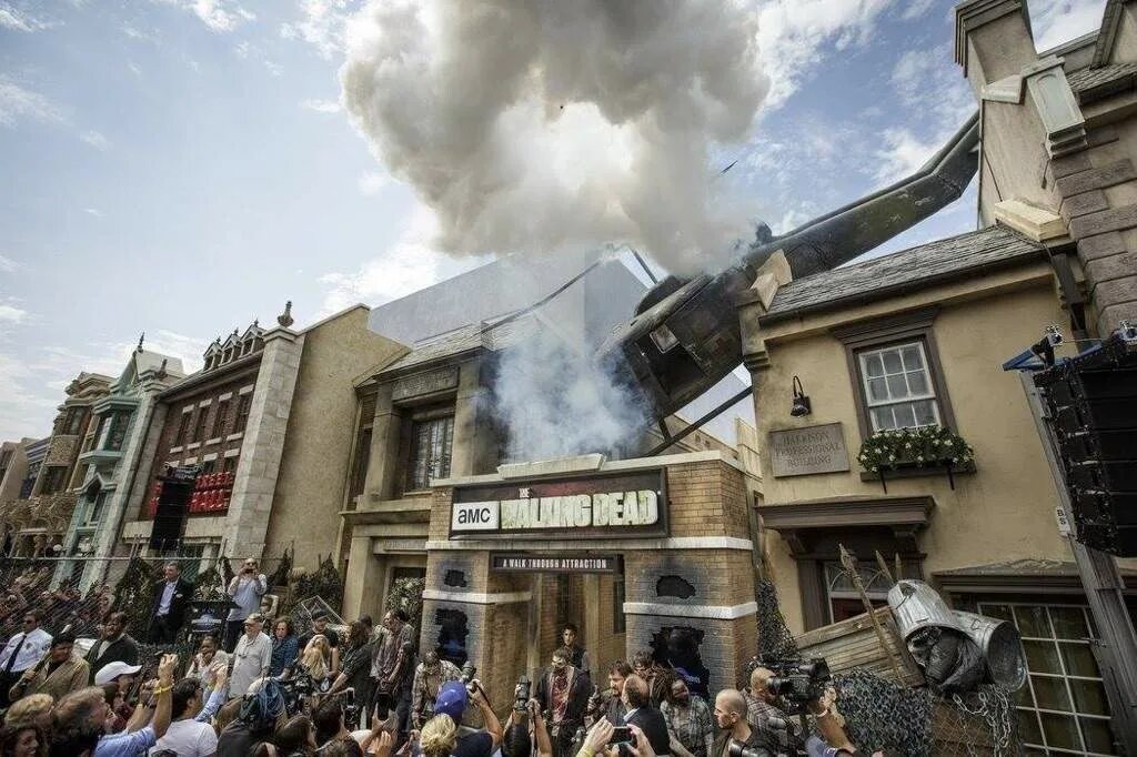 Ужасные события произошедшие в. Пожар в Universal Studios Hollywood. Пожар в Голливуде в 1989 Юниверсал.