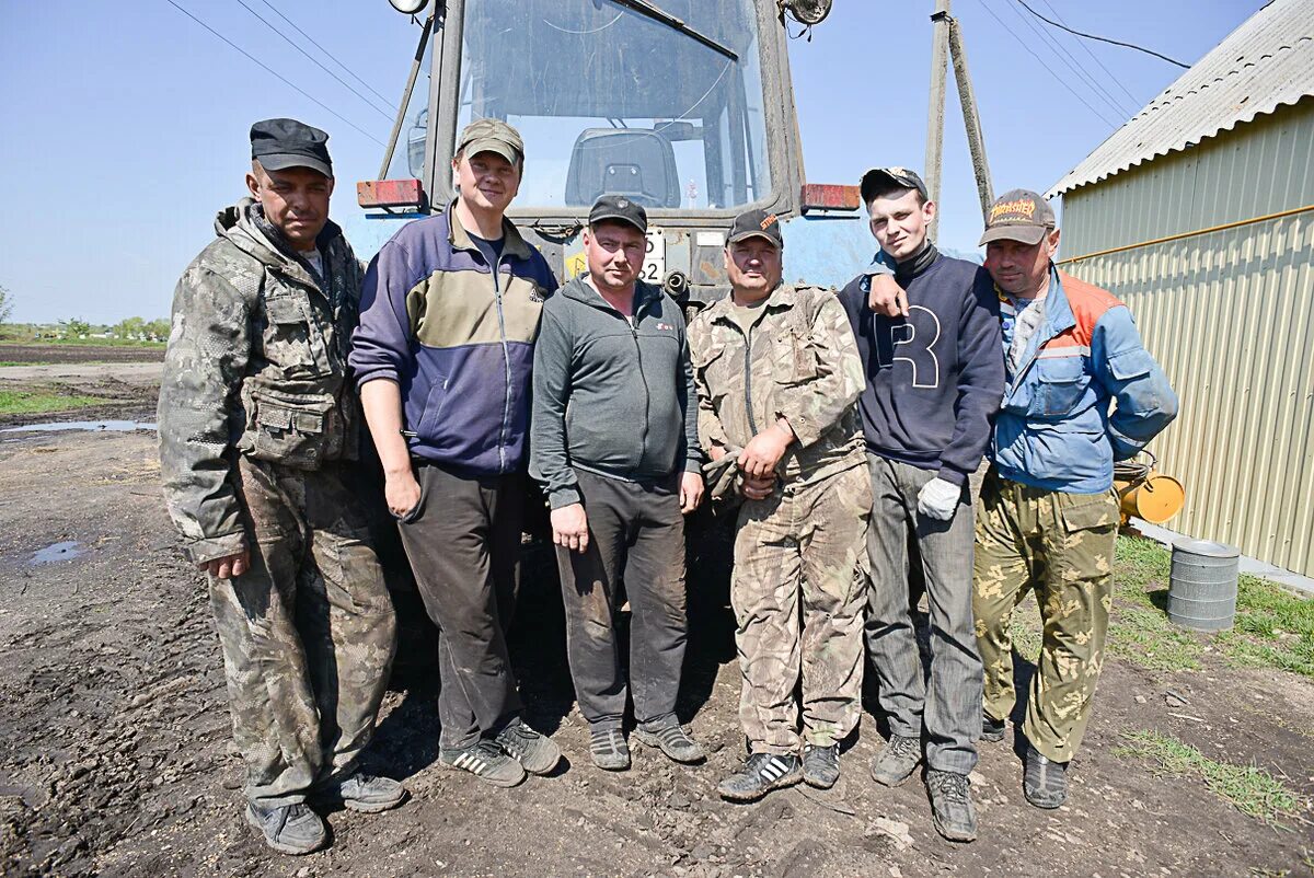 5. Сергей тракторов будни тракториста. Тракторист механизатор. Сергей корнеев будни тракториста. Мичурина в тюменской области.