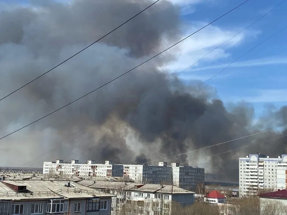 Что горело на левом берегу. Пожар в Омске. Пожар на левобережье Омска. Сильный пожар. Пожар Омск 2022.