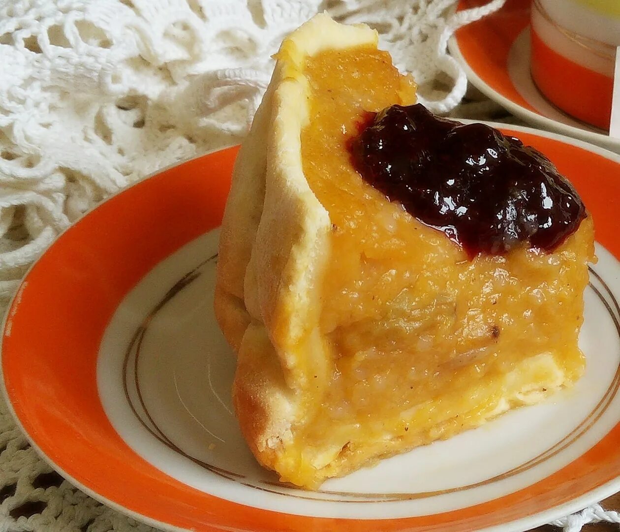 Пирог с тыквой и рисом. Пирожки с рисом изюмом и тыквой. Тыквенная запеканка с рисом в духовке. Запеканка из тыквы с рисом. Запеканка из тыквы с рисом.