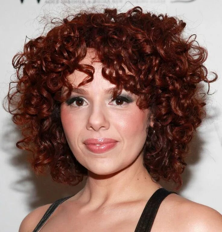 Short curly. Кудрявое каре. Боб кудри. Стрижки на кудрявые волосы.