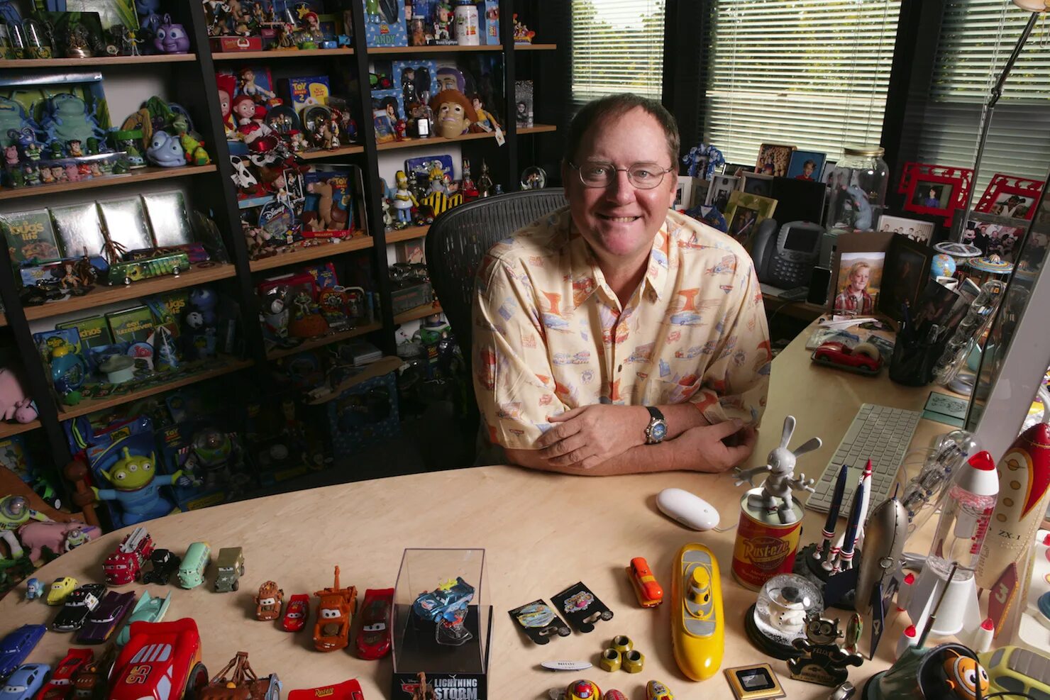 Создатель студии. Джон лассетер пиксар. pixar лассетер. джон лассетер один из основателей студии pixar. джон лассетер создатель истории игрушек.