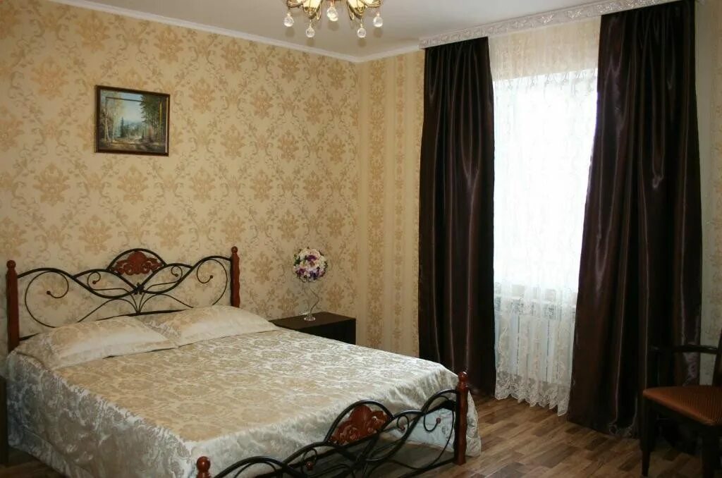 Ейск улица кропоткина. Ейск плаза. Гостиничный дом немо ейск. Кропоткина 159. Гостиница звезда ейск.