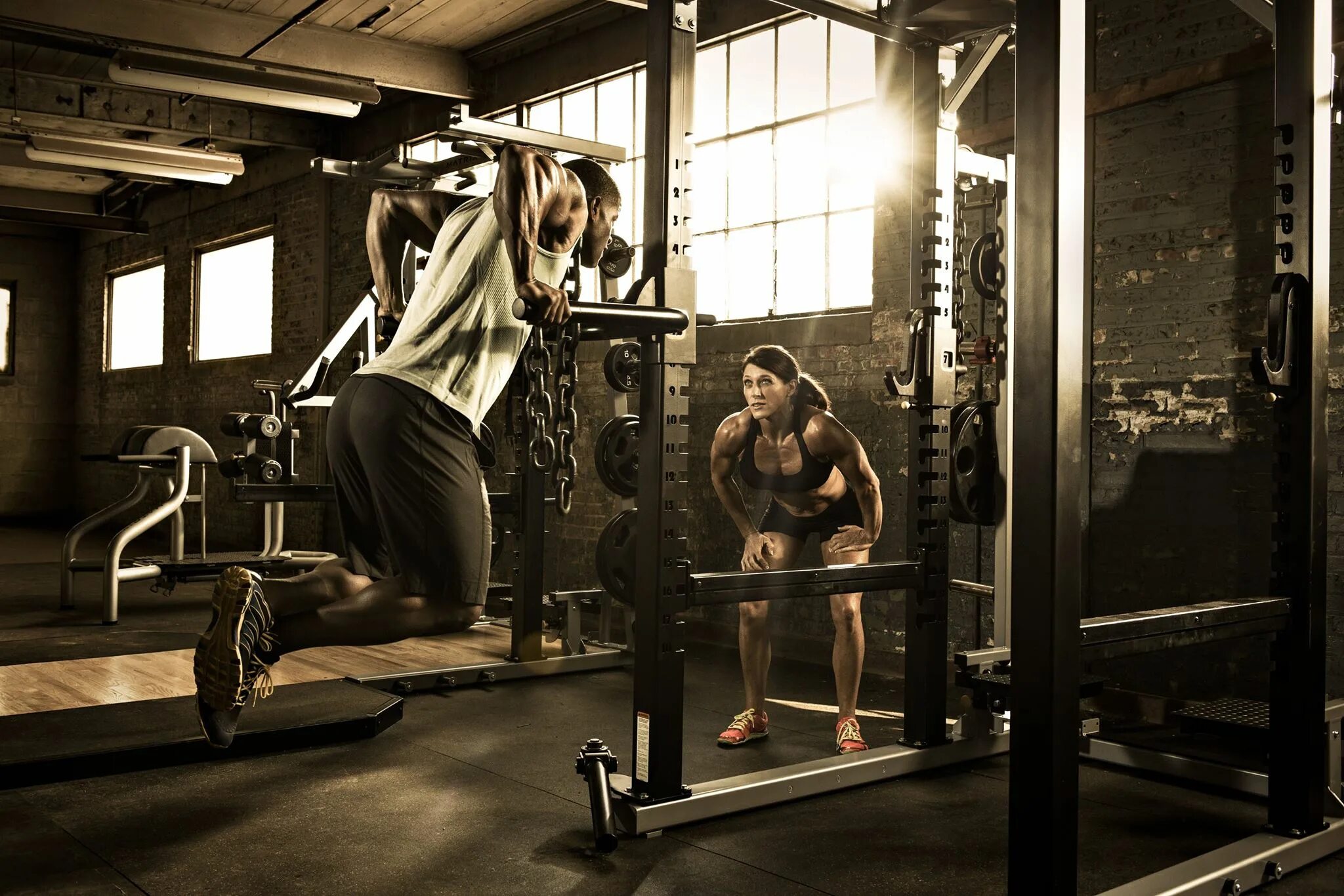 Штанга в качалке. Дмитрий яшанькин бодибилдинг. Джей катлер становая тяга. Качок в зале. Тренировка культуристов.