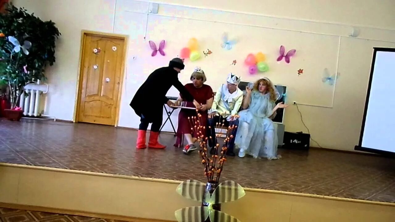 Как царевна замуж выходила #сказка #гачалайф #приколыгачалайф ° × ° Сказка как царевна замуж собролась ° ×