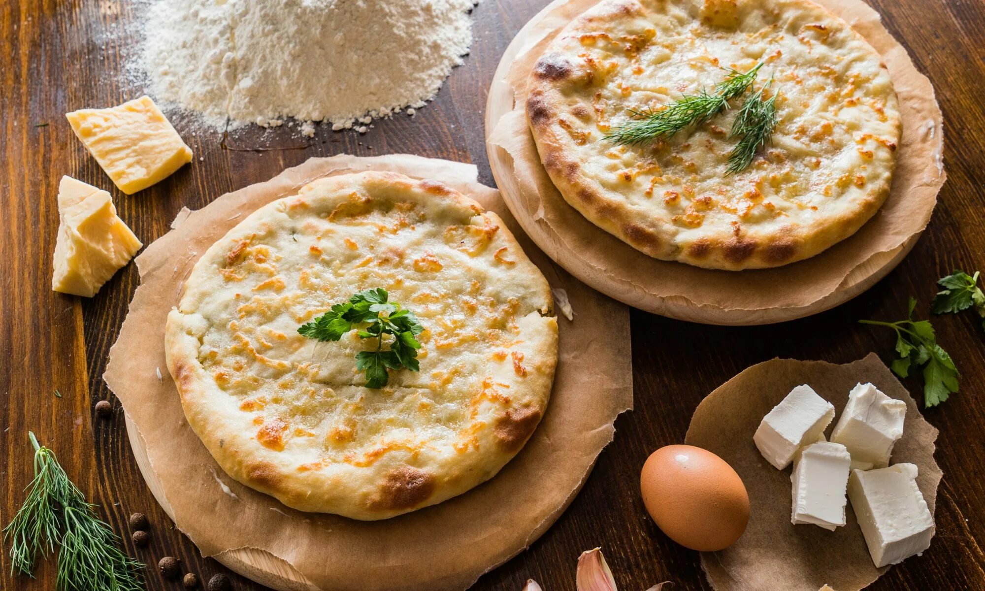 Осетинские пироги рецепт с сыром и картофелем. Осетинский пирог картофджин. осетинский сырный пирог. осетинский пирок с картофелем и сыром. осетинские пироги с сыром.