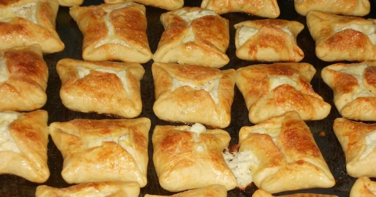 творожное печенье конвертики. печенье конвертики из творога. творожные конвертики в духовке. творожное печенье треугольники. творожные конвертики в духовке.