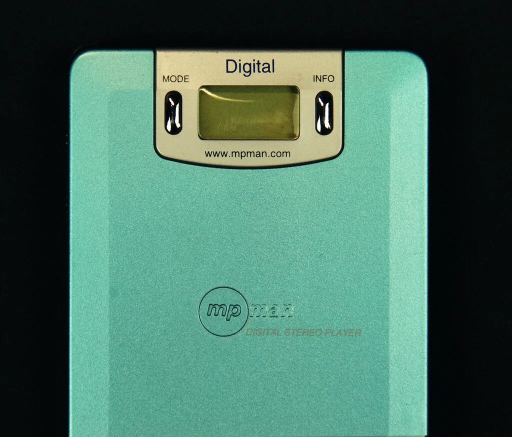 Самый первый mp3. Самый первый mp3. Первый кассетный плеер. Iriver h300. Мп3 плеер.