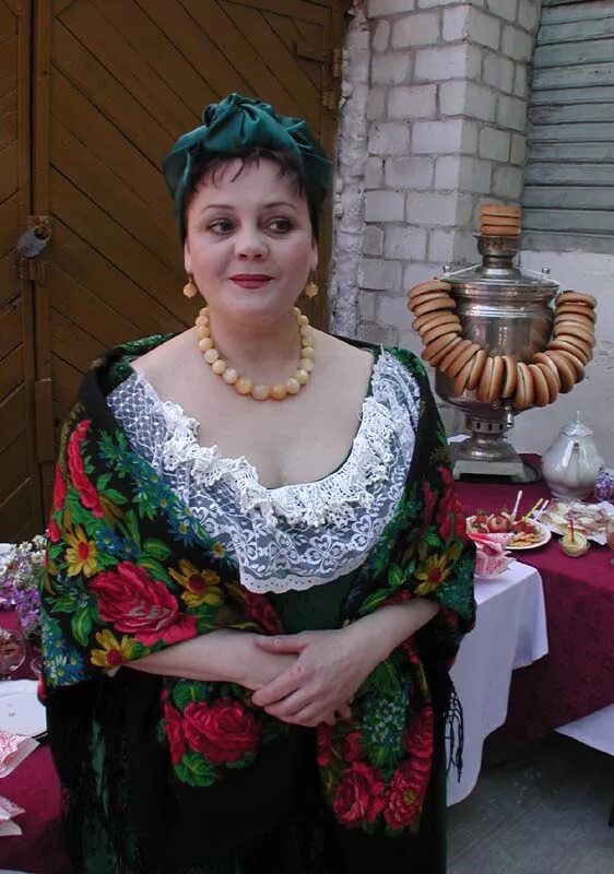 Tante chloe champagne lady. женщиныбальзаковскоговозроста. деревенская женщина в возрасте. деревенская женщина бальзаковского возраста. фотосессии женщин бальзаковского возраста.