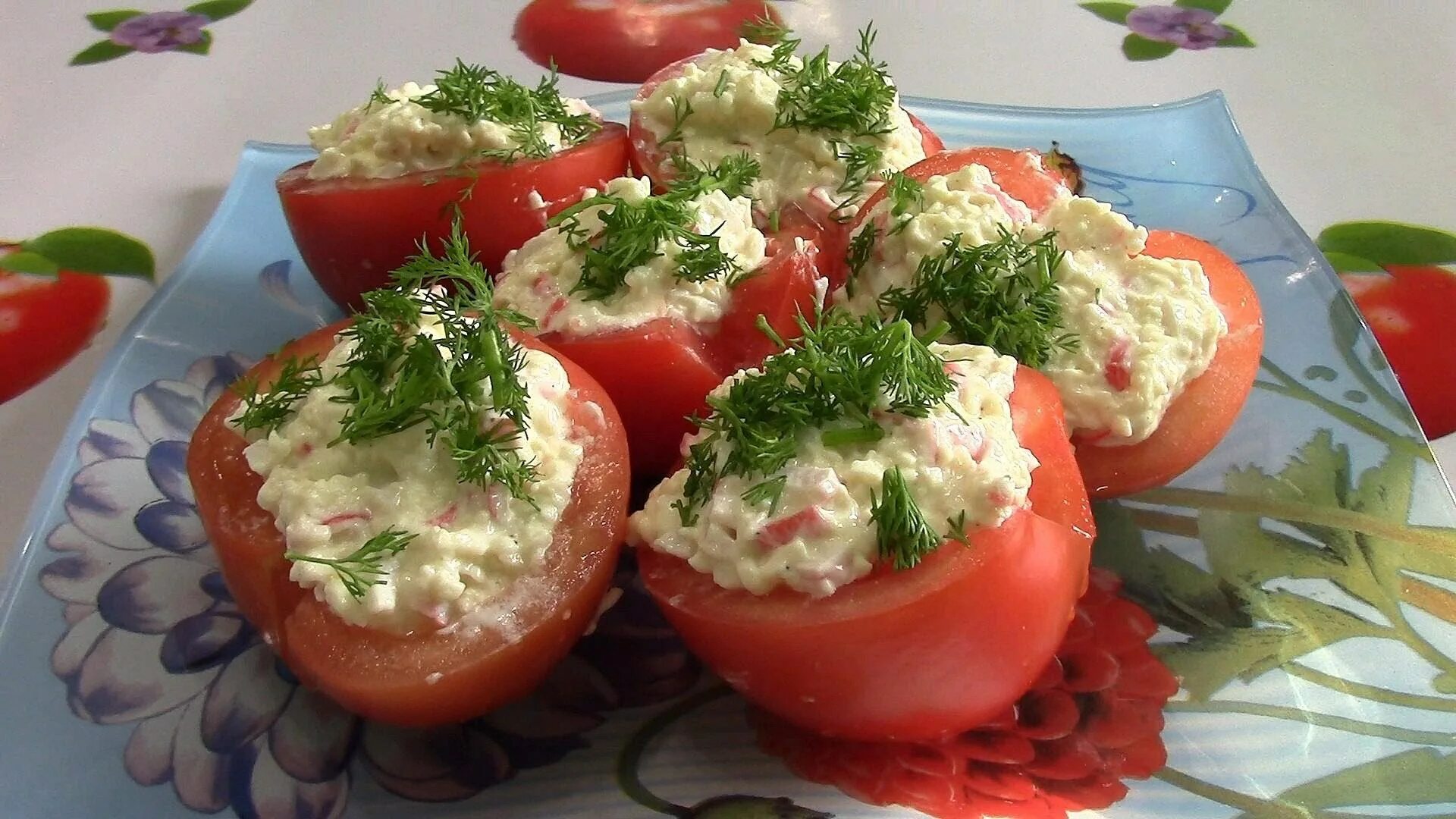 Рецепт закуски помидоры с чесноком. Помидоры фаршированные крабовыми палочками. Помидоры фаршированные Иваси. Помидоры фаршированные плавленым сыром и чесноком. Помидоры фаршированные сыром.