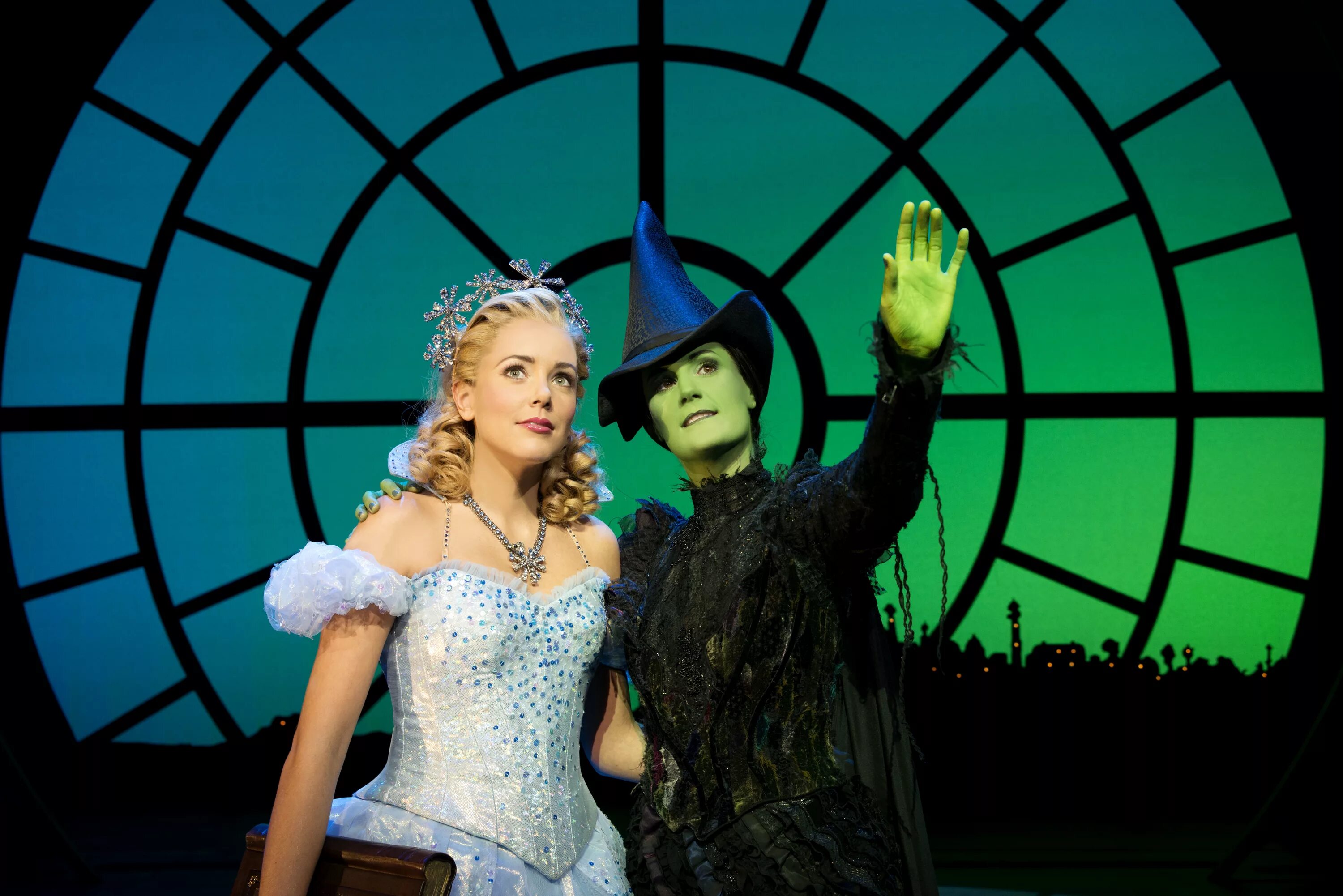 мюзикл wicked злая. хью джекман в мюзикле величайший шоумен. мюзикл волшебник изумрудного города. фестиваль театрального искусства для детей «арлекин».