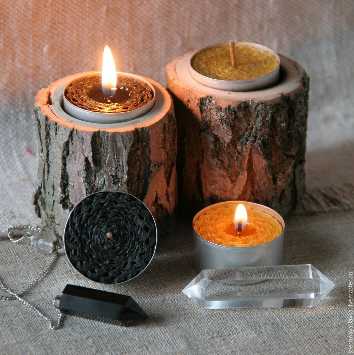 Свечи в домашних условиях что нужно. Подсвечник из воска. Необычные свечи. Магические свечи. Воск для свечей.