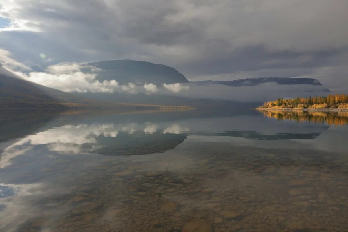 Озеро виви россия. Озеро лама плато Путорана. Плато Путорана озеро вив. Озеро Виви на плато. Озеро Капчук плато Путорана.
