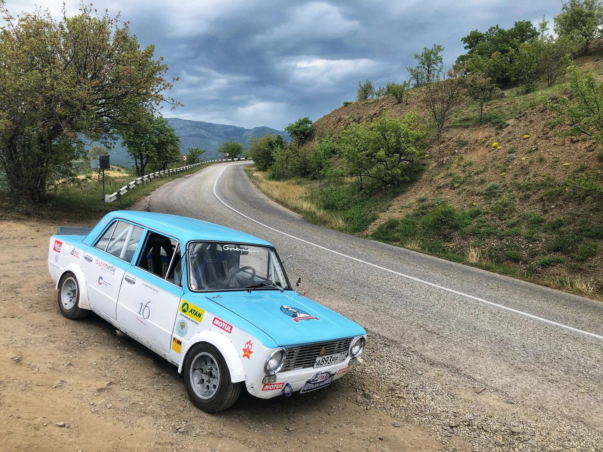 Ваз 2103 и 2106. Логотип ваз 2101. Логотип жигули. Брелок жигули. Ваз 2107 и ваз 2103.