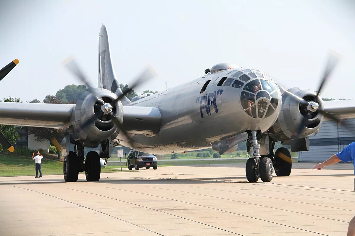 Б-29 бомбардировщик. B-29 Fifi. Boeing b-29 Superfortress. Самолет б-29 летающая крепость. Б 29 ростов