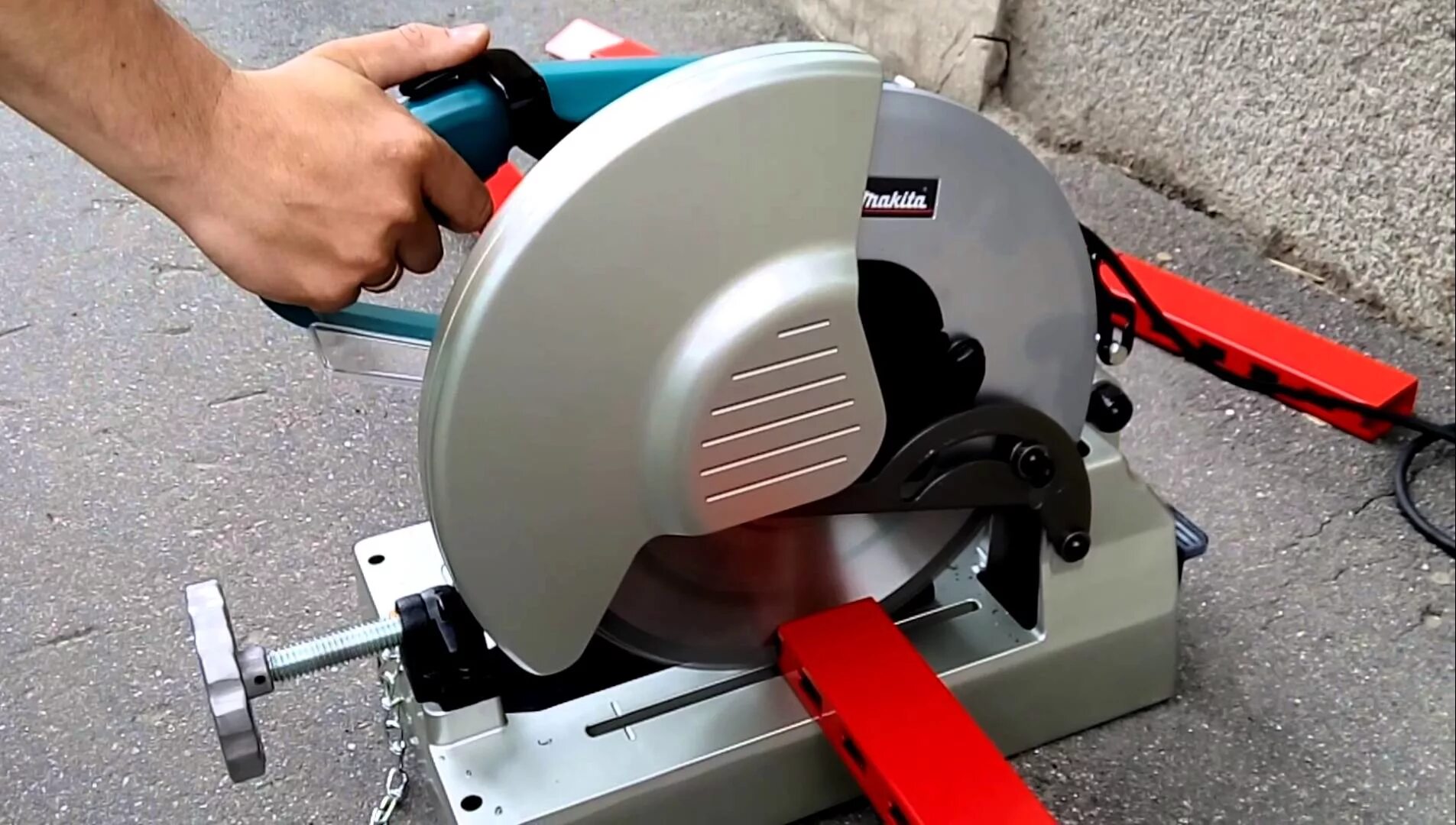 Makita lc1230. Макита 1230 отрезной станок. Makita lc1230 диск. Отрезная пила по металлу Макита. Диск для монтажной пилы