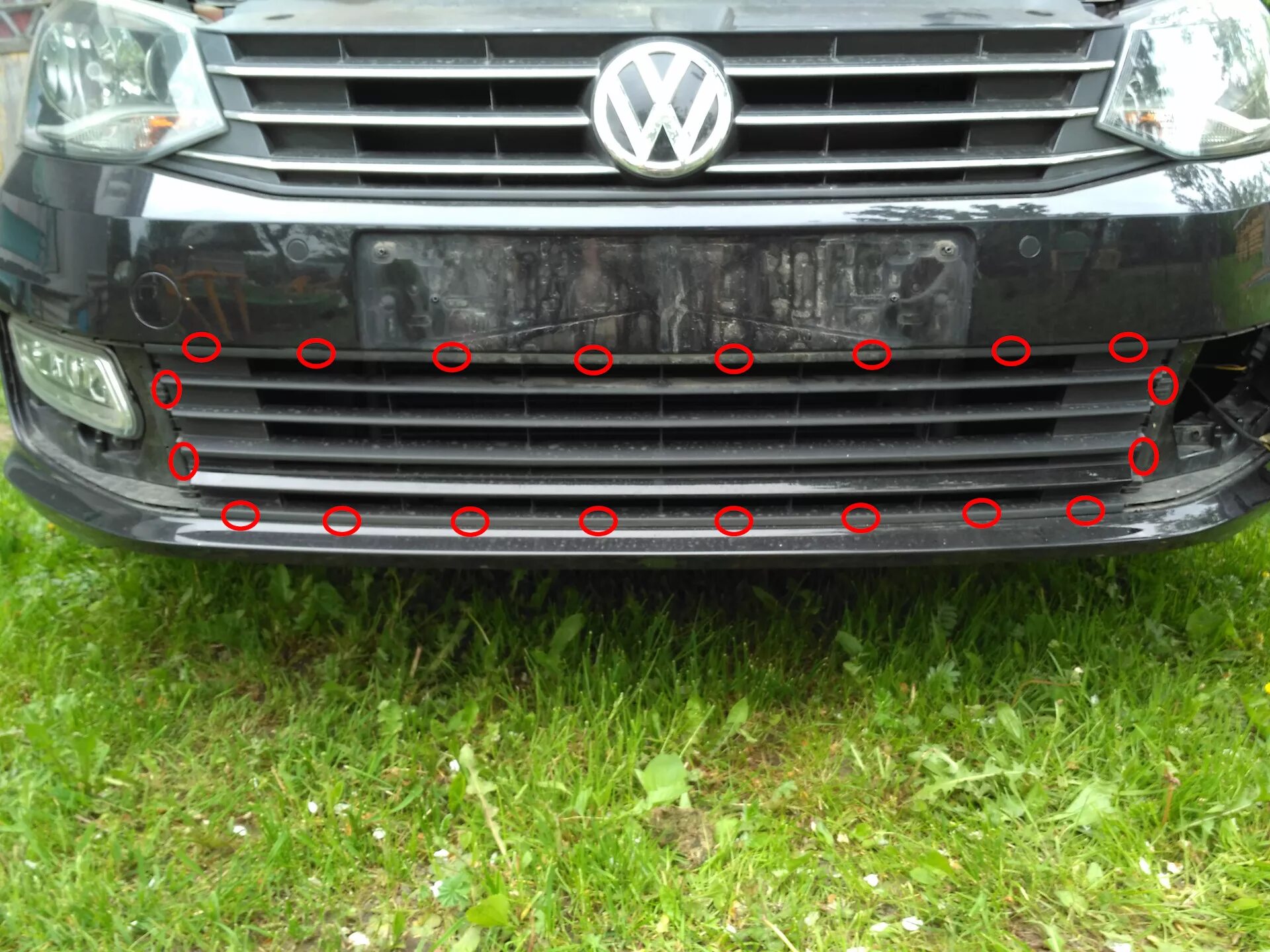 Как снять решетку polo Установка сетки в решетку радиатора в бампер рестайла Volkswagen Polo Sedan, 1