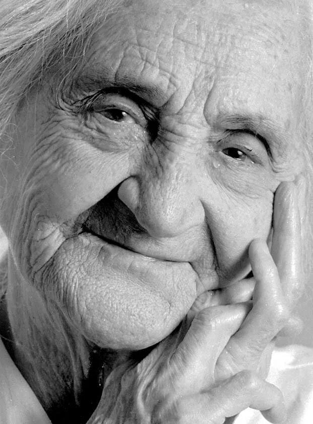 Взгляд старости. Пожилые люди. Мудрость старости. Бабушка. Портреты пожилых людей.