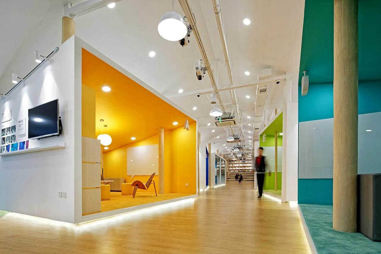 Center learn. Коридор education center. cambridge learning centre комнаты. кембриджский инновационный центр. интерьер дизайн learning centre.