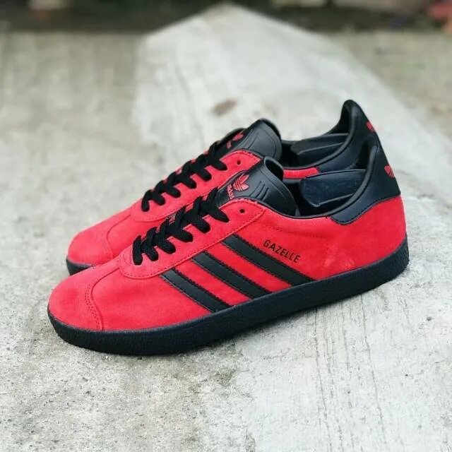 Адидас газели красные. Adidas Gazelle Black Red. Adidas Gazelle красные. Adidas Gazelle черный и красный. Адидас газели красно черные.