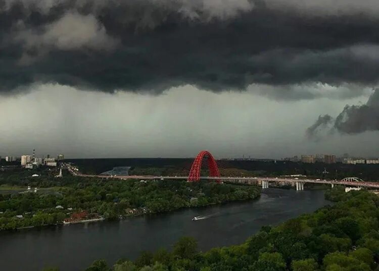 Ураган в Москве 2017 смерч. Фото смерча в Москве. Город Москва ураган. Картинки урагана в Москве.