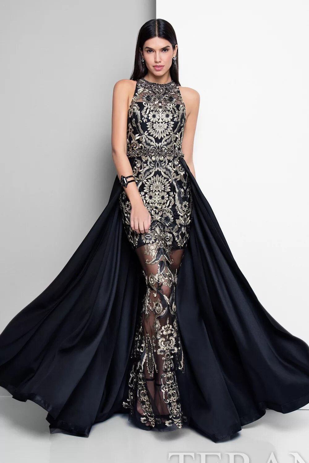 девушка в роскошном платье. тадаши шоджи. шикарное вечернее черное платье. брендовые вечерние платья. платье серебристое вечернее.