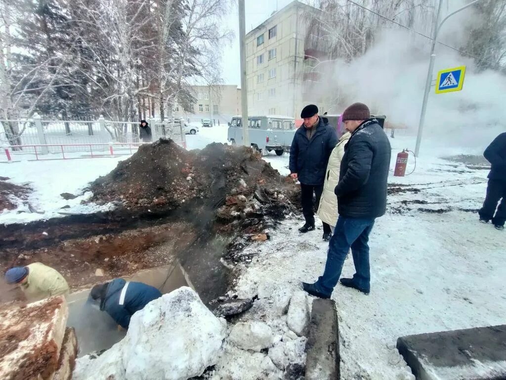 Прорыв трубы. Прорыв трубы теплотрассы. Прорыв теплосети. Новости белорецка на сегодня свежие