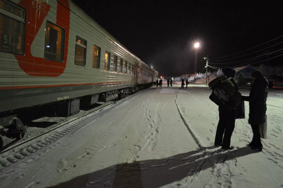 Курсируют ли поезда. Поезд Сыктывкар Усинск. Вокзал Воркута 2022. Железная дорога Сыктывкар Воркута. Воркута вокзал зима.