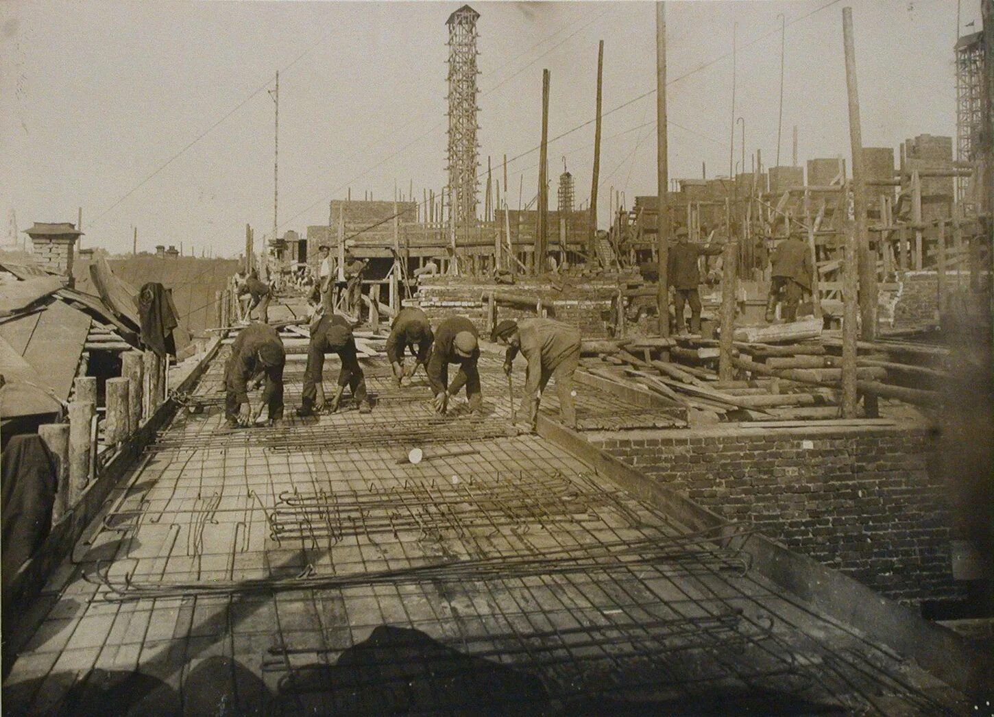 заводы построенные в 30 годы. кузнецкий металлургический комбинат 1929. криворожский металлургический завод ленина в ссср. 1930 россия заводы. комсомольские стройки магнитогорский комбинат.