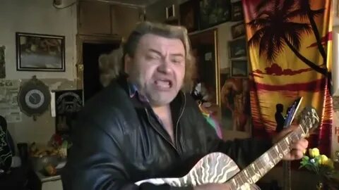 Песня больше не надо кто поет
