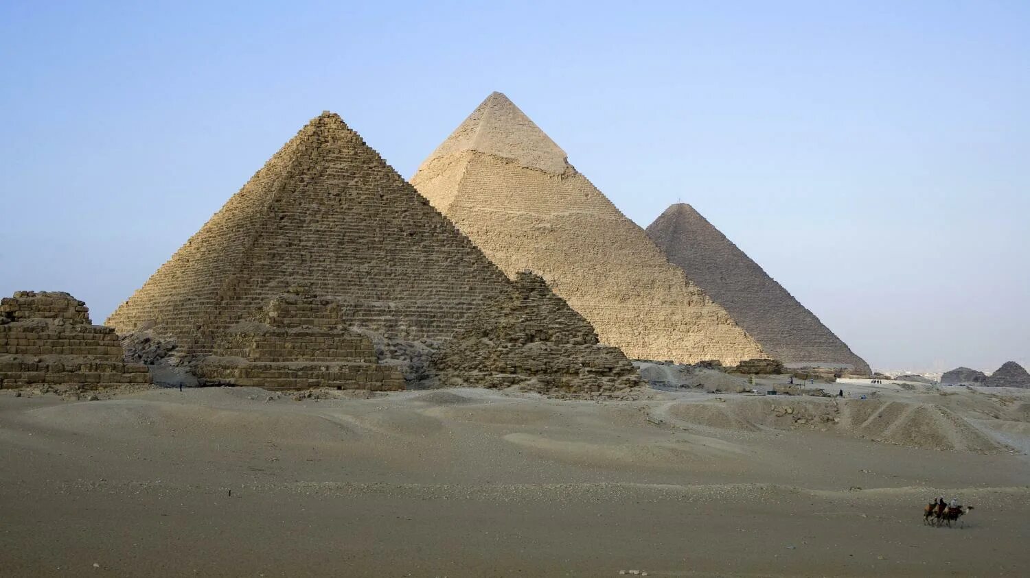 Акрополь в гизе. The pyramids were built. Строительство египетских пирамид. Пирамиды хеопса english. Египетские пирамиды вид сверху фото.