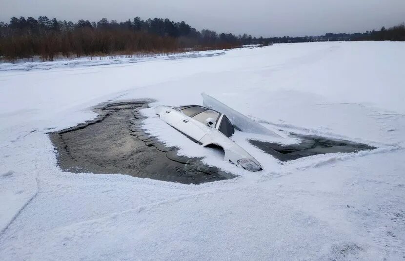 Провалиться под