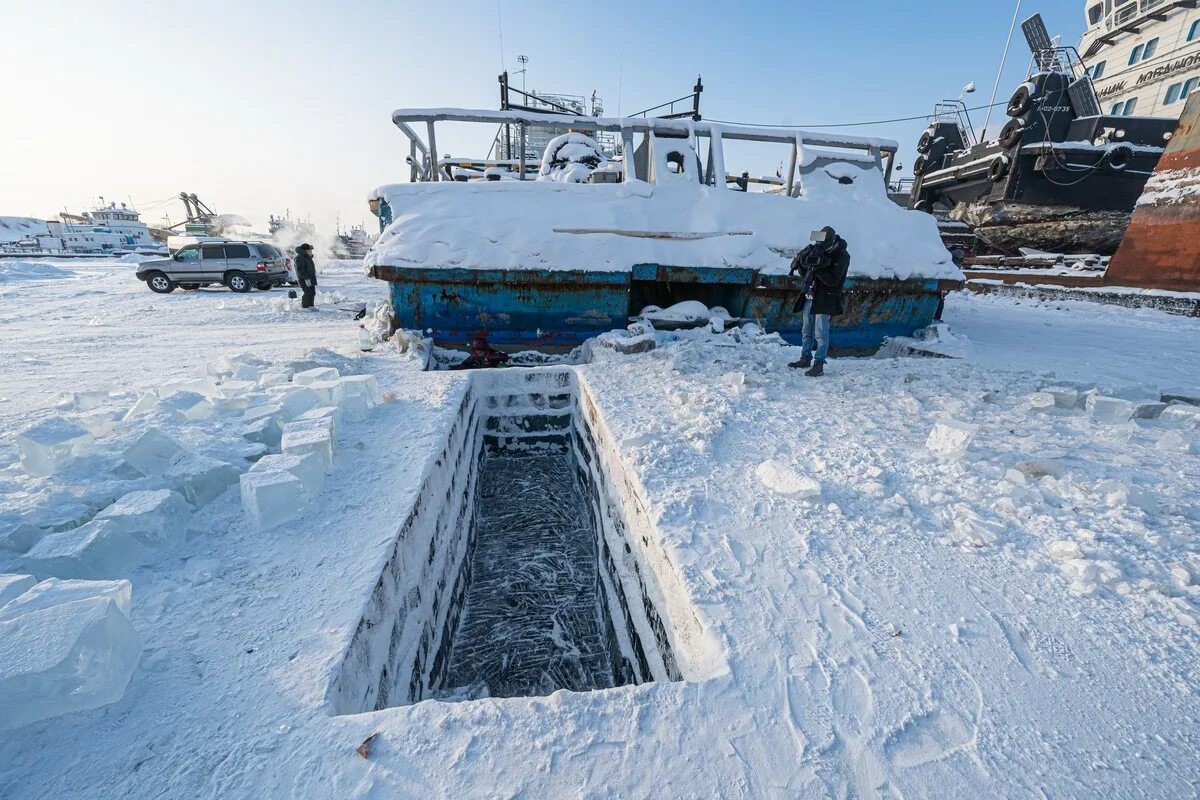 Выморозка речных судов. Выморозка судна. Вымораживание судна. Выморозчики кораблей. Выморозка судна.