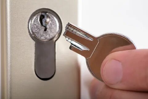 Осталось ключ на двери как открывать дверь